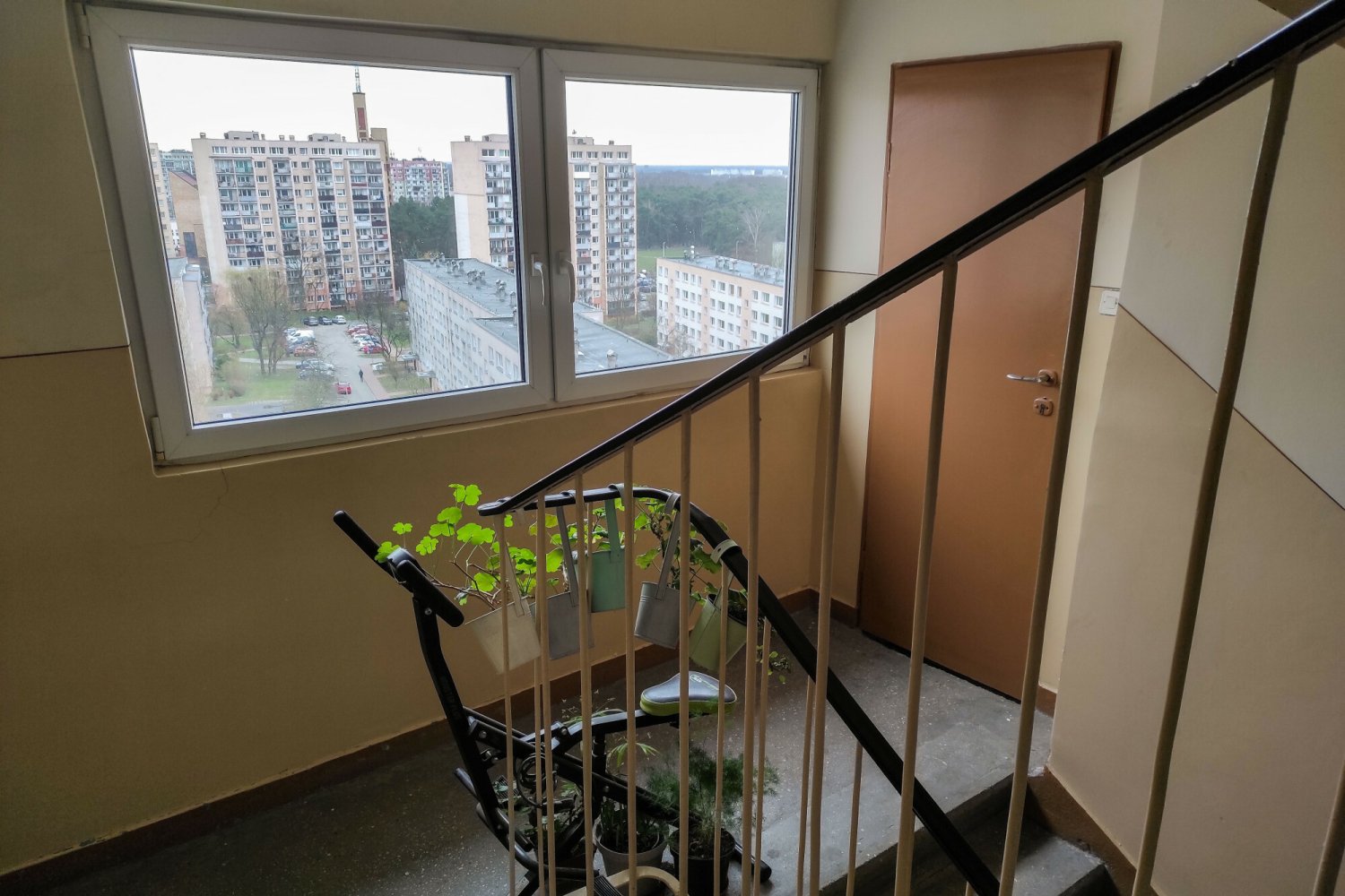 Nowy obowiązek dla właścicieli mieszkań. Będą musieli mieć czujki czadu i dymu Czujniki dymu i czadu będą obowiązkowe w mieszkania. Gdzie je zamontować?