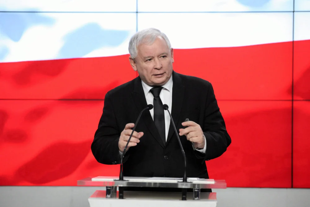 PiS wciąż na czele sondaży z 38 proc. poparciem.