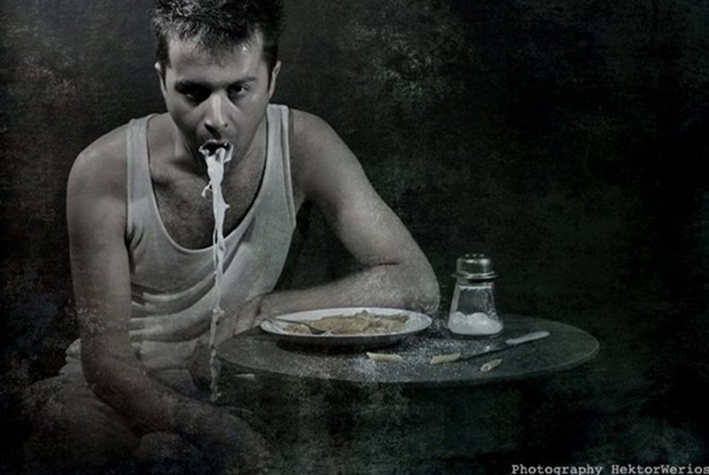 Paweł Hajnos w monodramie "Onanizm", warszawskiego teatru Druga Strefa.