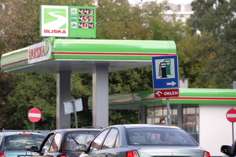 Na stacjach paliw państwowych koncernów niezależną od rządu prasę dostaniemy tylko spod lady?