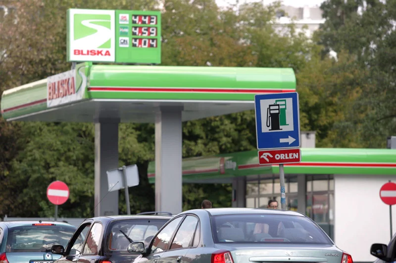 Na stacjach paliw państwowych koncernów niezależną od rządu prasę dostaniemy tylko spod lady?