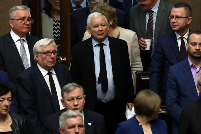 Prezes Jarosław Kaczyński - według PAP - miał na spotkaniu klubu PiS w Jarchrance upomnieć posłów PiS ws. ustawy antyaborcyjnej.