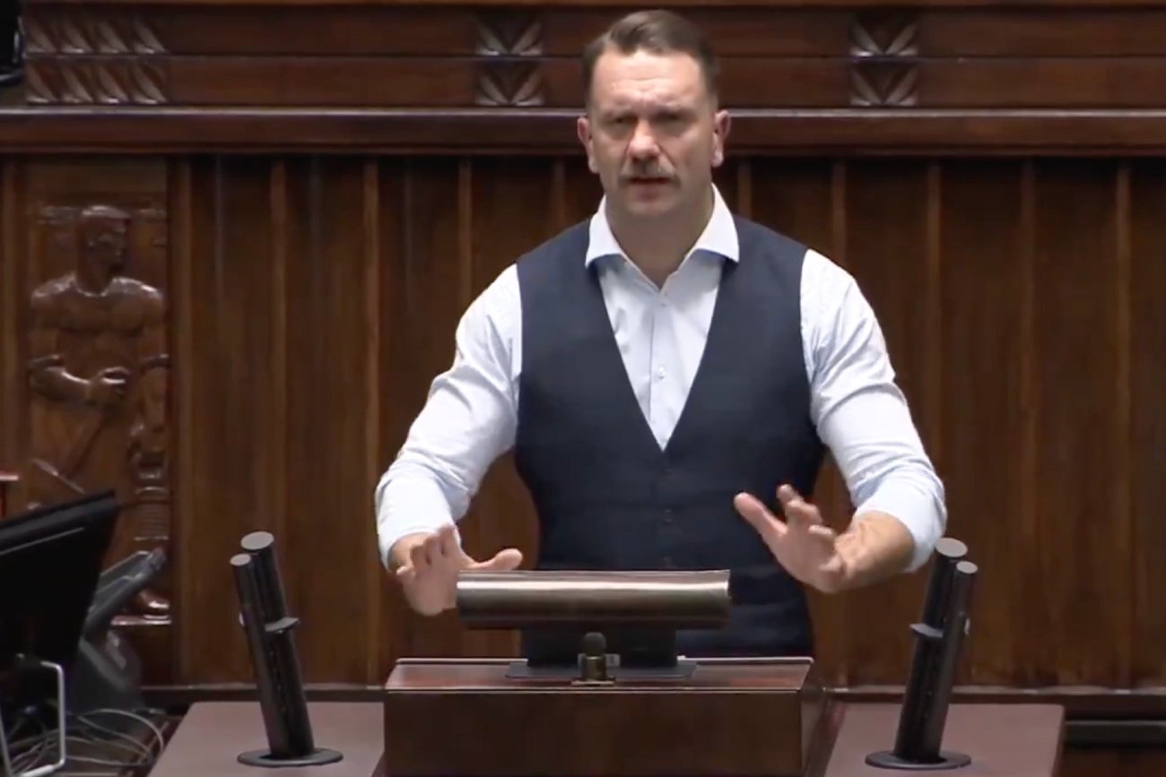 Łukasz Mejza znów komicznie tłumaczył się w Sejmie.