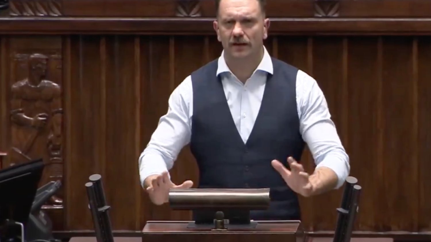 Łukasz Mejza znów komicznie tłumaczył się w Sejmie.