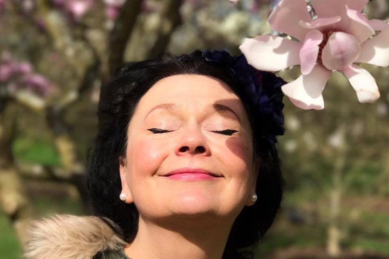 Fiolka Najdenowicz błysnęła na muzycznym firmamencie i zniknęła. Mówi, że woli być szczęśliwa na emigracji, serwując dania klientom, niż artystycznie cierpieć w Polsce.