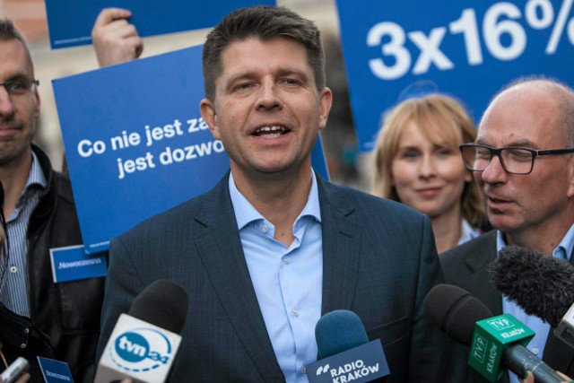 Mówiąc "na dwór", Ryszard Petru naraził się redakcji portalu KRK News i tradycyjnie usposobionym krakowianom