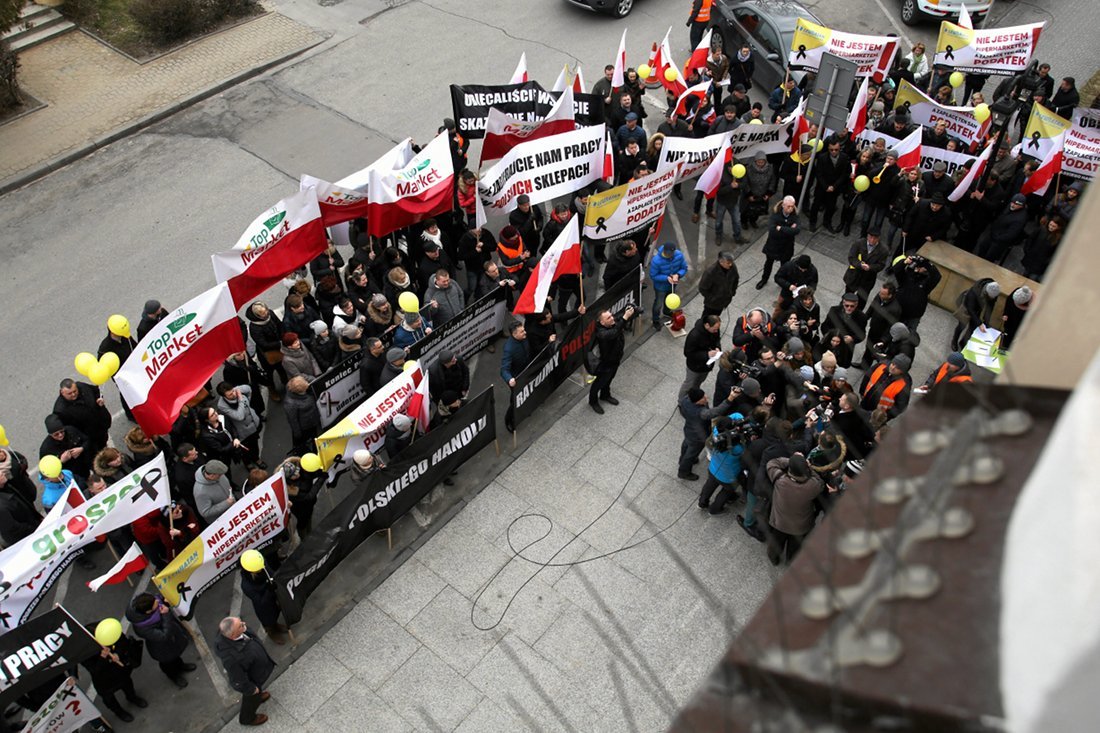 Protest i późniejsze konsultacje zgromadziły około 100 kupców.