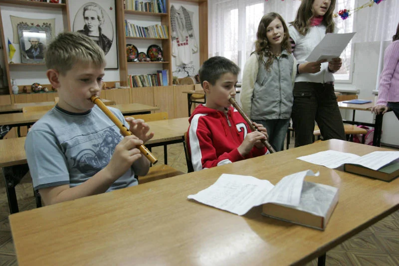 Lekcja muzyki w piątej klasie szkoły podstawowej.