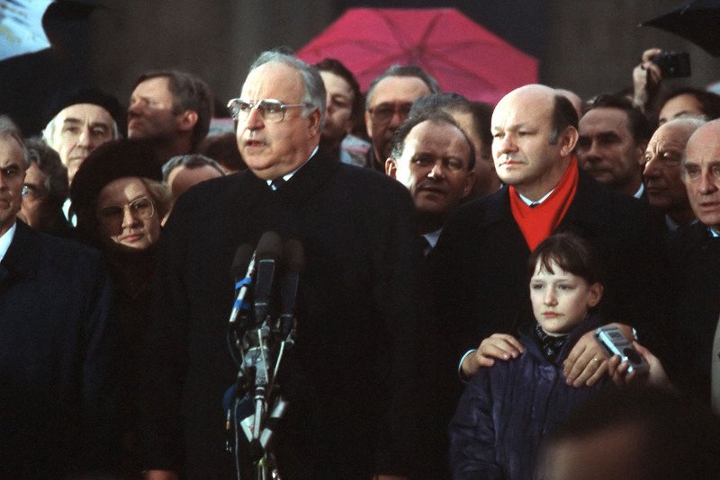 Helmut Kohl nie żyje.