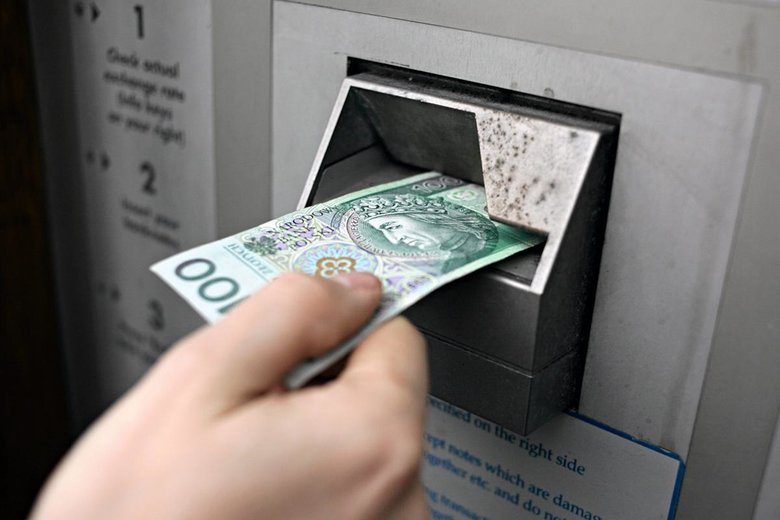 Pieniądze między bankami potrafią krążyć nawet kilka dni.