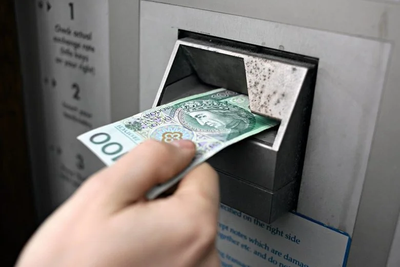 Pieniądze między bankami potrafią krążyć nawet kilka dni.