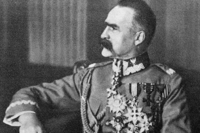 Michał Rosa i Filip Bajon pokażą historię marsz. Piłsudskiego.