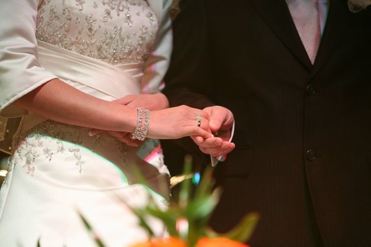 Jak wyglada ślub w czasach pandemii koronawirusa? Opowiedziały nam o tym pary, które zdecydowały się na ceremonię.