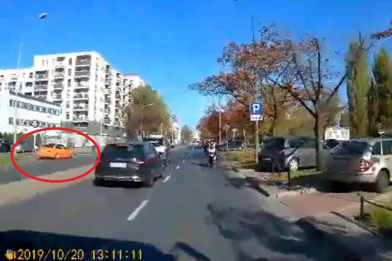 BMW, które potrąciło 33-letniego mężczyznę, obróciło się.