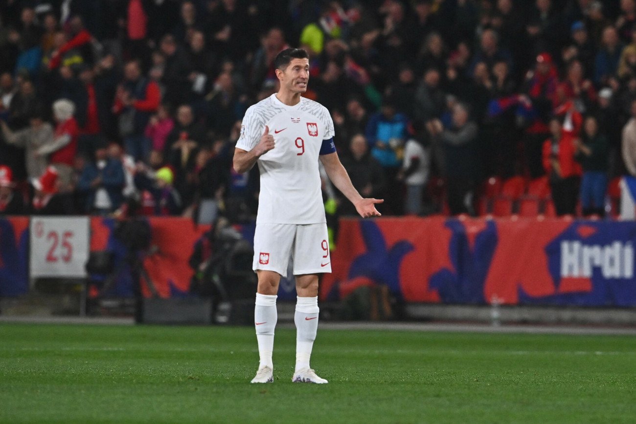 Robert Lewandowski nie tak wyobrażał sobie otwarcie eliminacji do ME 2024. "Lewy" rozczarował tak jak cały zespół.