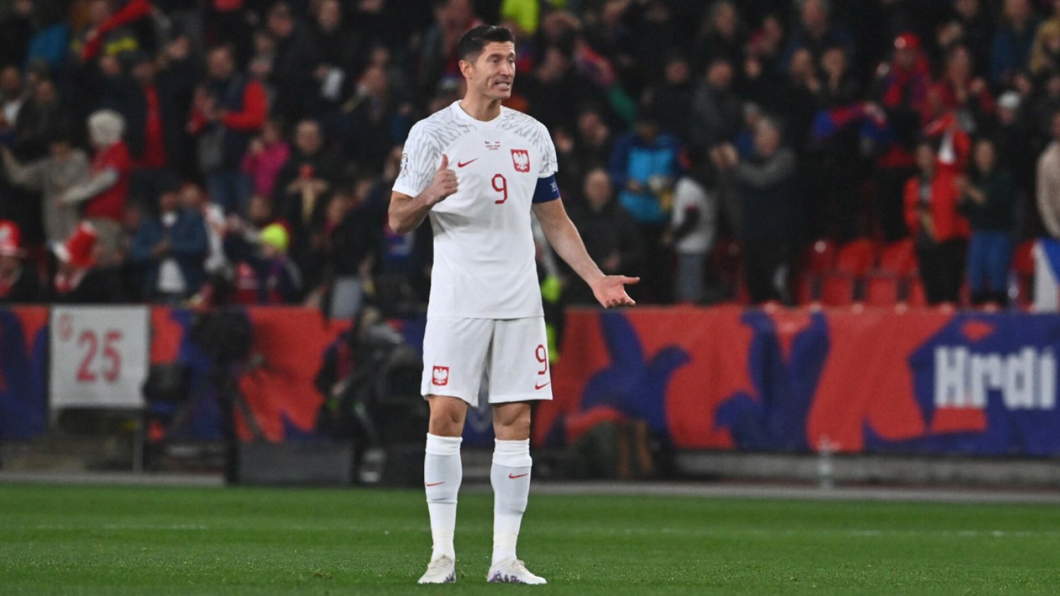 Robert Lewandowski nie tak wyobrażał sobie otwarcie eliminacji do ME 2024. "Lewy" rozczarował tak jak cały zespół.