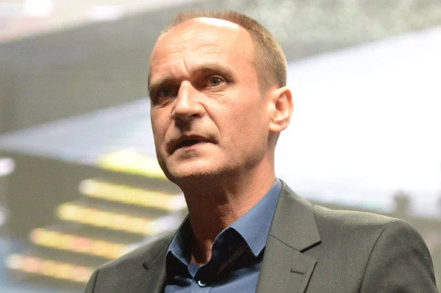 Paweł Kukiz krytykuje prezydenta Andrzeja Dudę i jego decyzję dotyczącą nowego referendum.