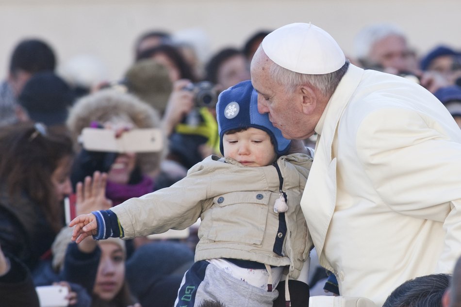 Papież Franciszek słynie z tego, że lubi bezpośredni kontakt z wiernymi.