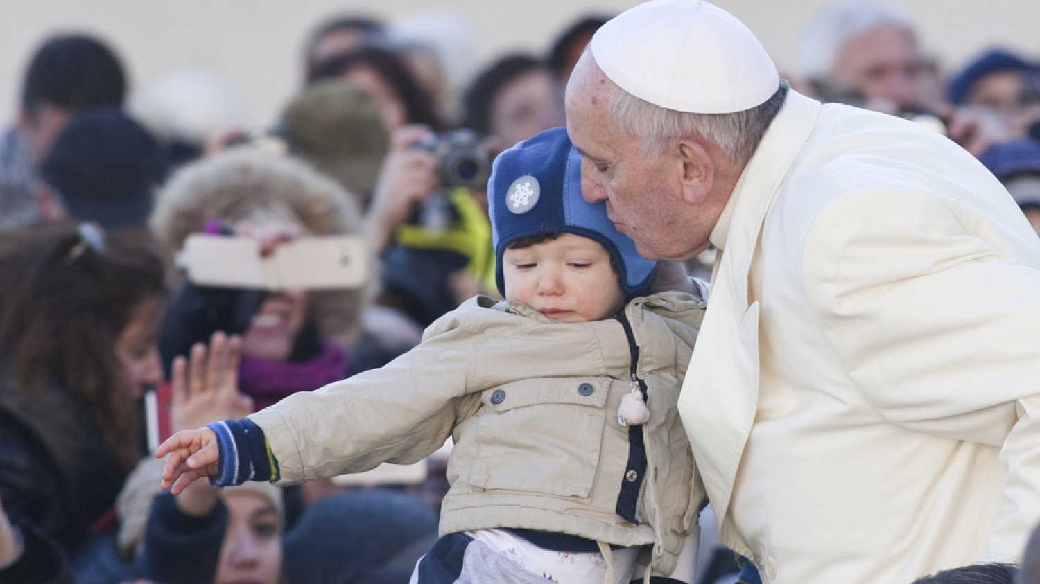 Papież Franciszek słynie z tego, że lubi bezpośredni kontakt z wiernymi.