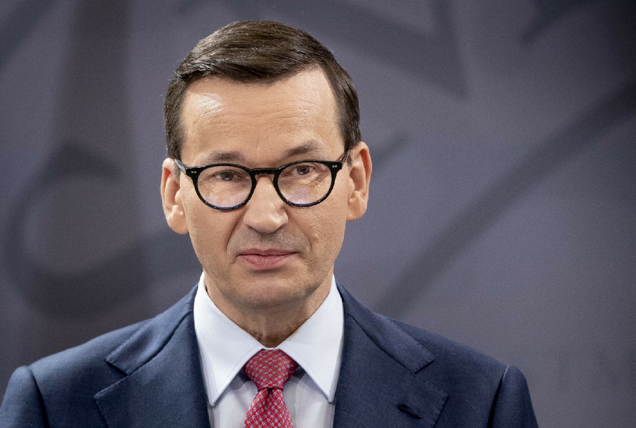 Dla urzędnika 1,61 zł, dla "góry" tysiące. Tak Morawiecki rozdaje nagrody.