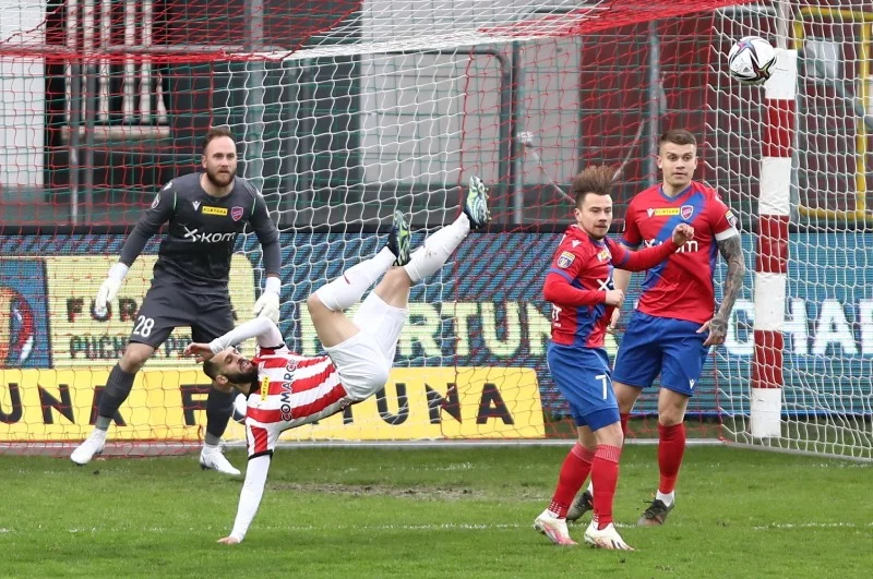 Raków w ostatnich minutach wyszarpał awans. Puchar Polski. Raków pokonał Cracovię i zagra w finale.