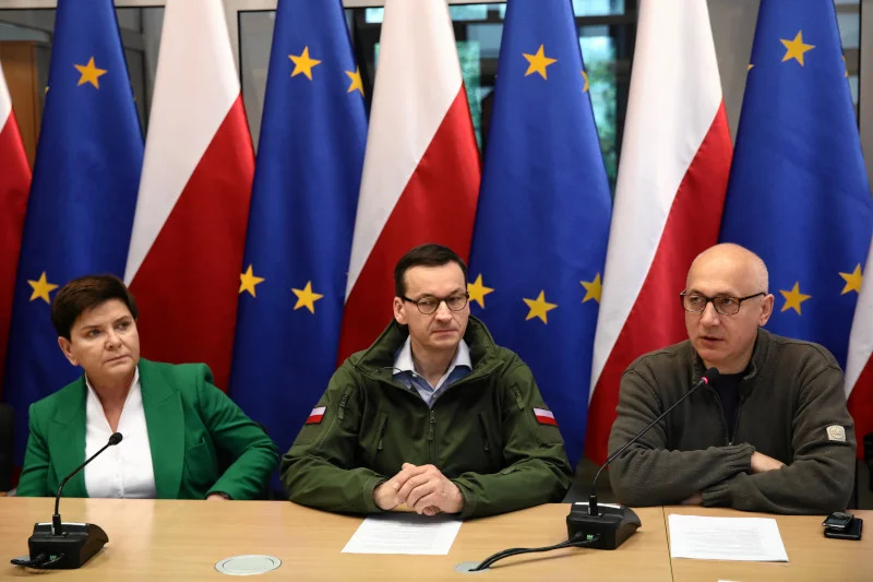 Centrum Zarządzania Kryzysowego, 24 maja: Beata Szydło, Mateusz Morawiecki, Joachim Brudziński.