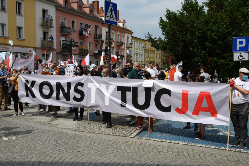 Od 16:00 do 19:00 potrwa sobotnia manifestacja pod hasłem  "WyPAD. Rząd na bruk". Zdjęcie poglądowe.