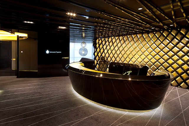 W porównaniu do przeciętnego oddziału PKO BP "oddział dla milionerów" to zupełnie inna bajka.