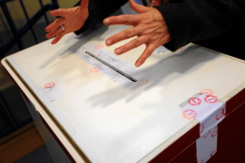 W sobotę doszło do pierwszych przypadków złamania ciszy wyborczej.