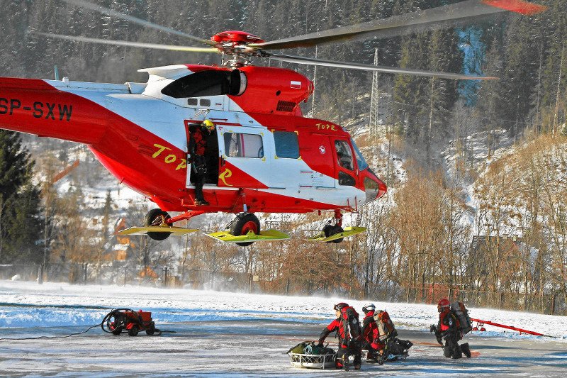 Śmiertelny wypadek w drodze na Rysy. Turysta najpewniej poślizgnął się na śniegu.