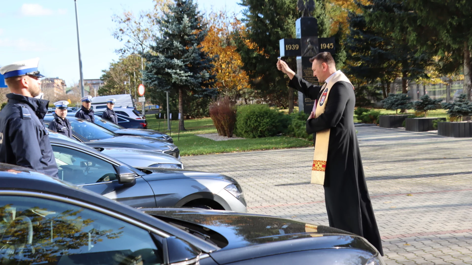 Jak rozpoznać nowe radiowozy "tajniaków"? Od razu tego nie widać, ale wyróżniają je dwa detale