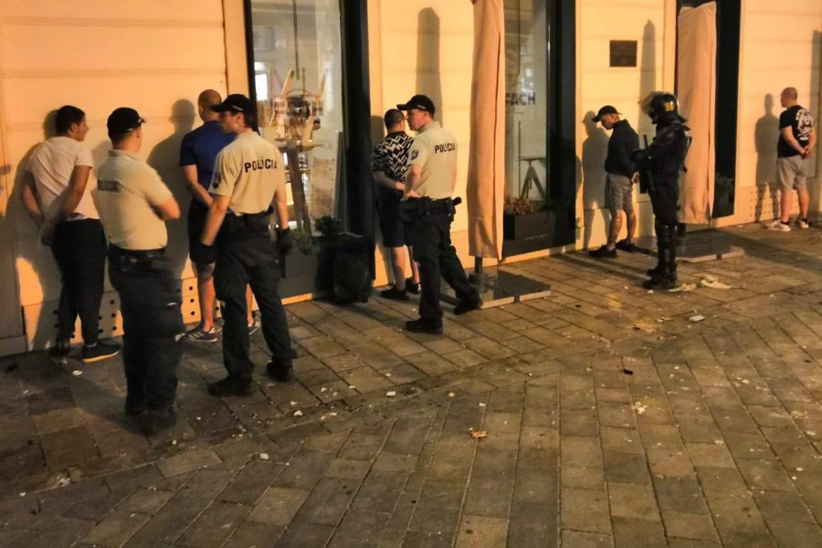 W wyniku bitwy, w której uczestniczyli pseudokibice Cracovii w Bratysławie, zatrzymano 94 osoby. Nie wiadomo, ilu wśród nich jest Polaków.