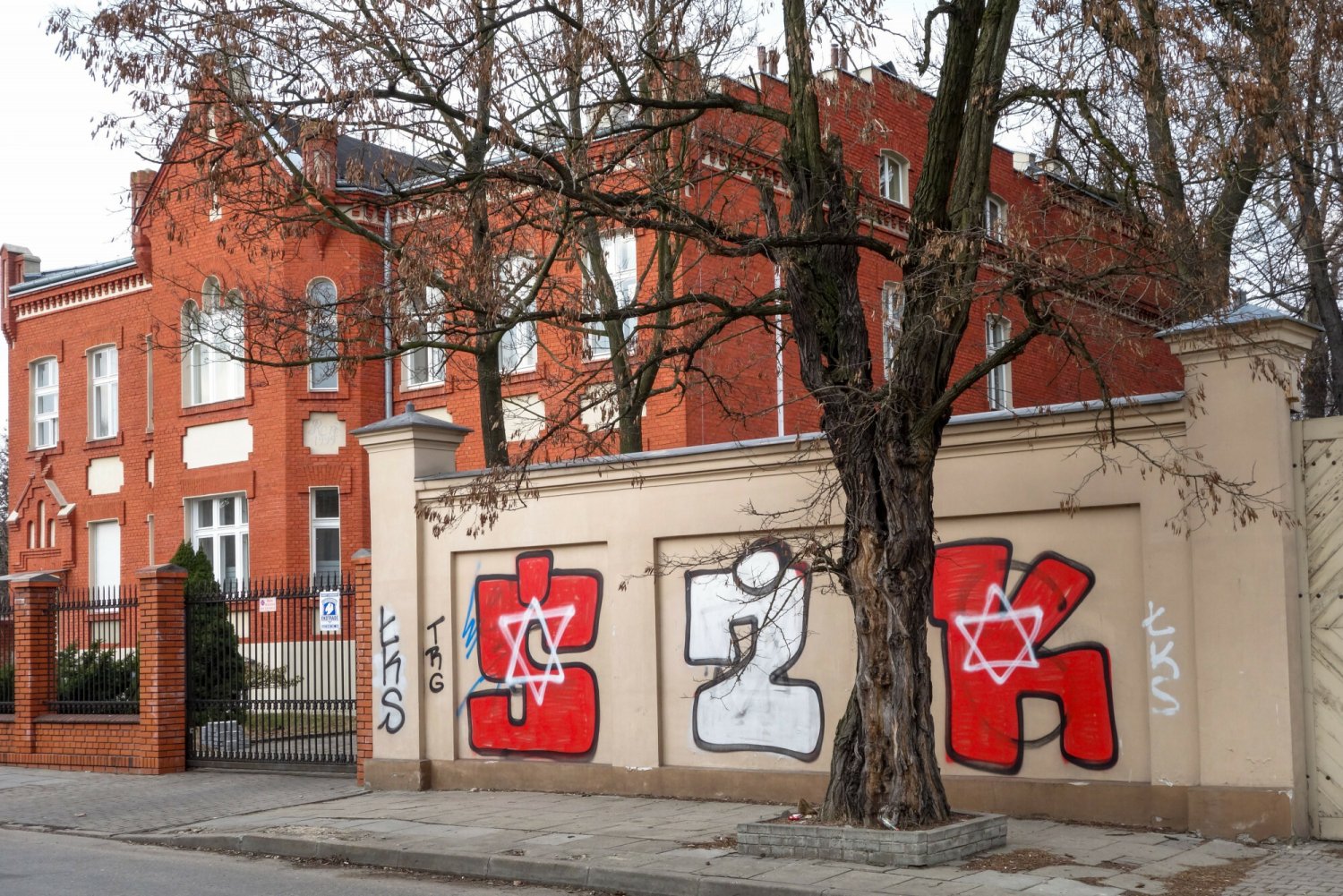 Antysemickie napisy w Łodzi to niestety nie rzadkość, a efekt wojny kiboli Widzewa i ŁKS-u