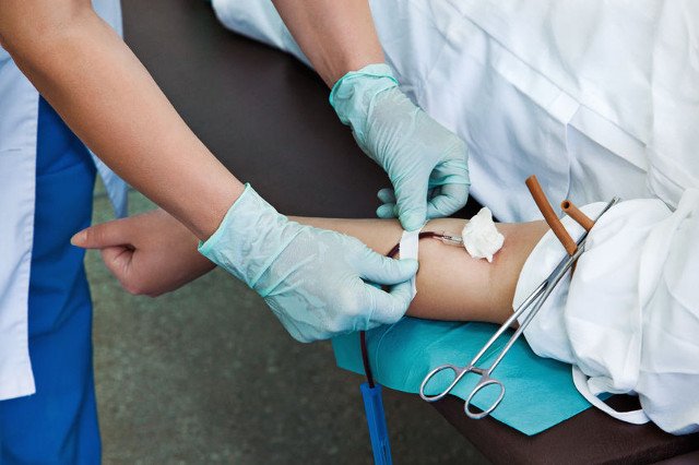 Czy z wakacji przywiozłeś wirusa Zika - dowiesz się z badania krwi.