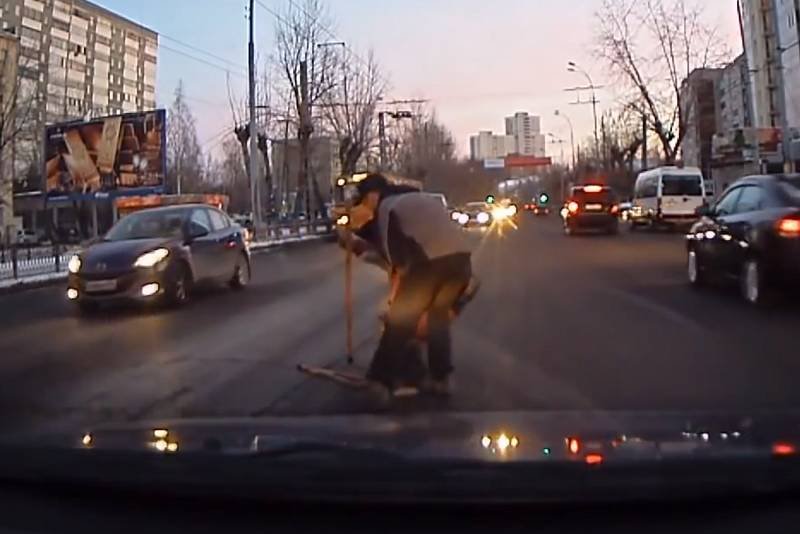 Viral z Rosji podbija serca internautów. Zobaczcie uczynnych kierowców