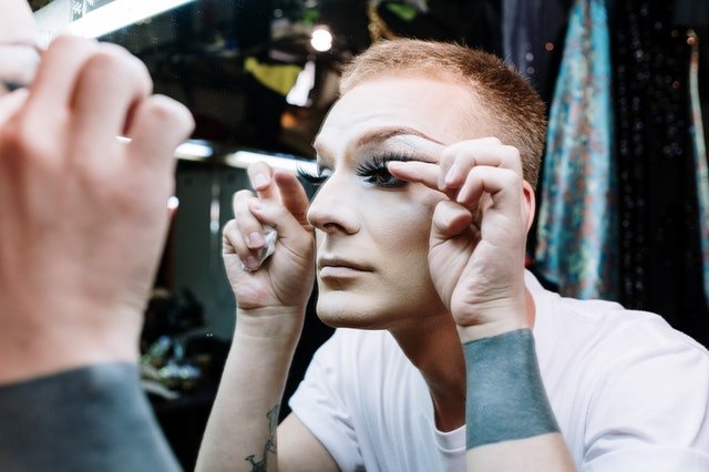 Jak czyścić sztuczne rzęsy?