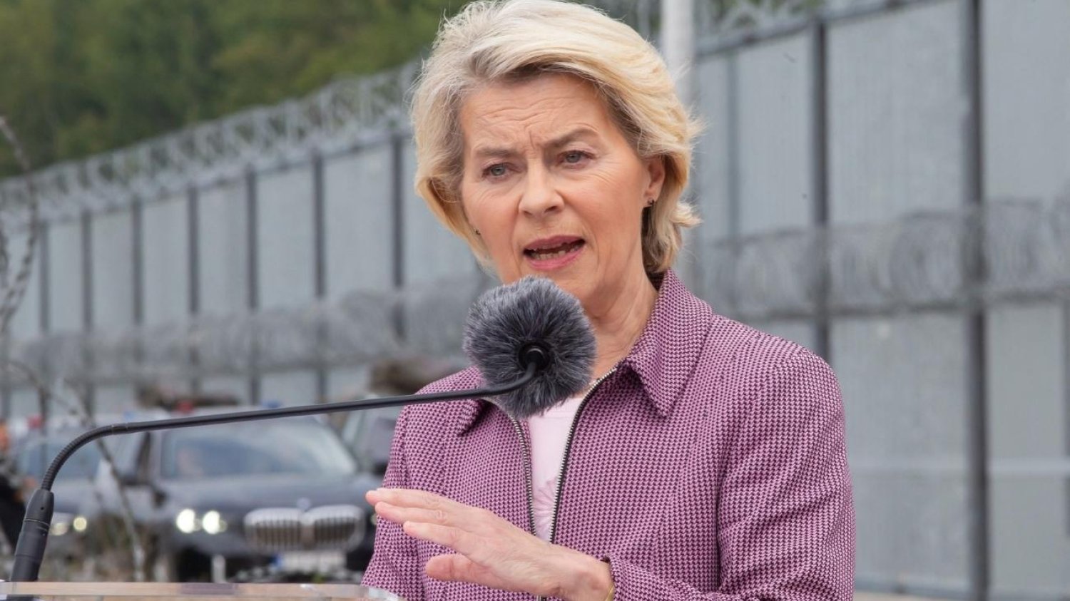 Samolot z Ursulą von der Leyen na pokładzie miał kłopoty.
