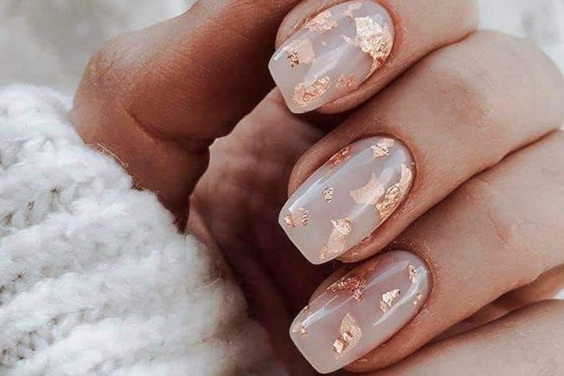 Te proste triki pozwolą ci utrzymać lakier na paznokciach przez długi czas.