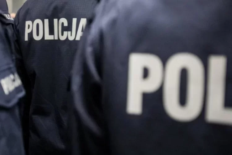 10-latek uciekł przed ojczymem na komisariat.