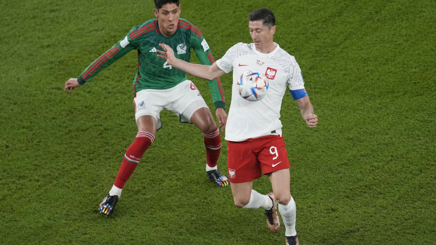 Biało-Czerwoni walczą z Meksykiem w swoim pierwszym meczu na mundialu w Katarze.