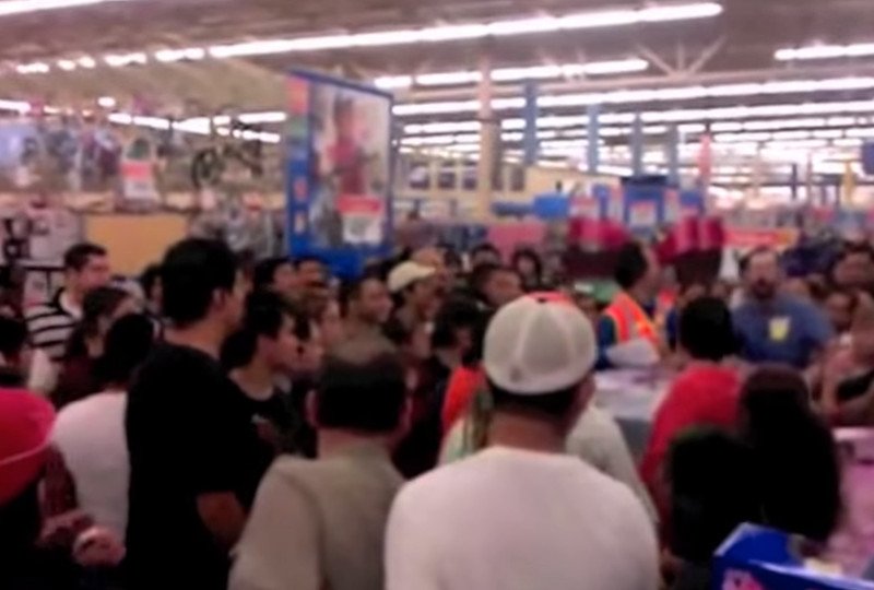 Zakupowe szaleństwo "Black Friday" dotarło do Polski.