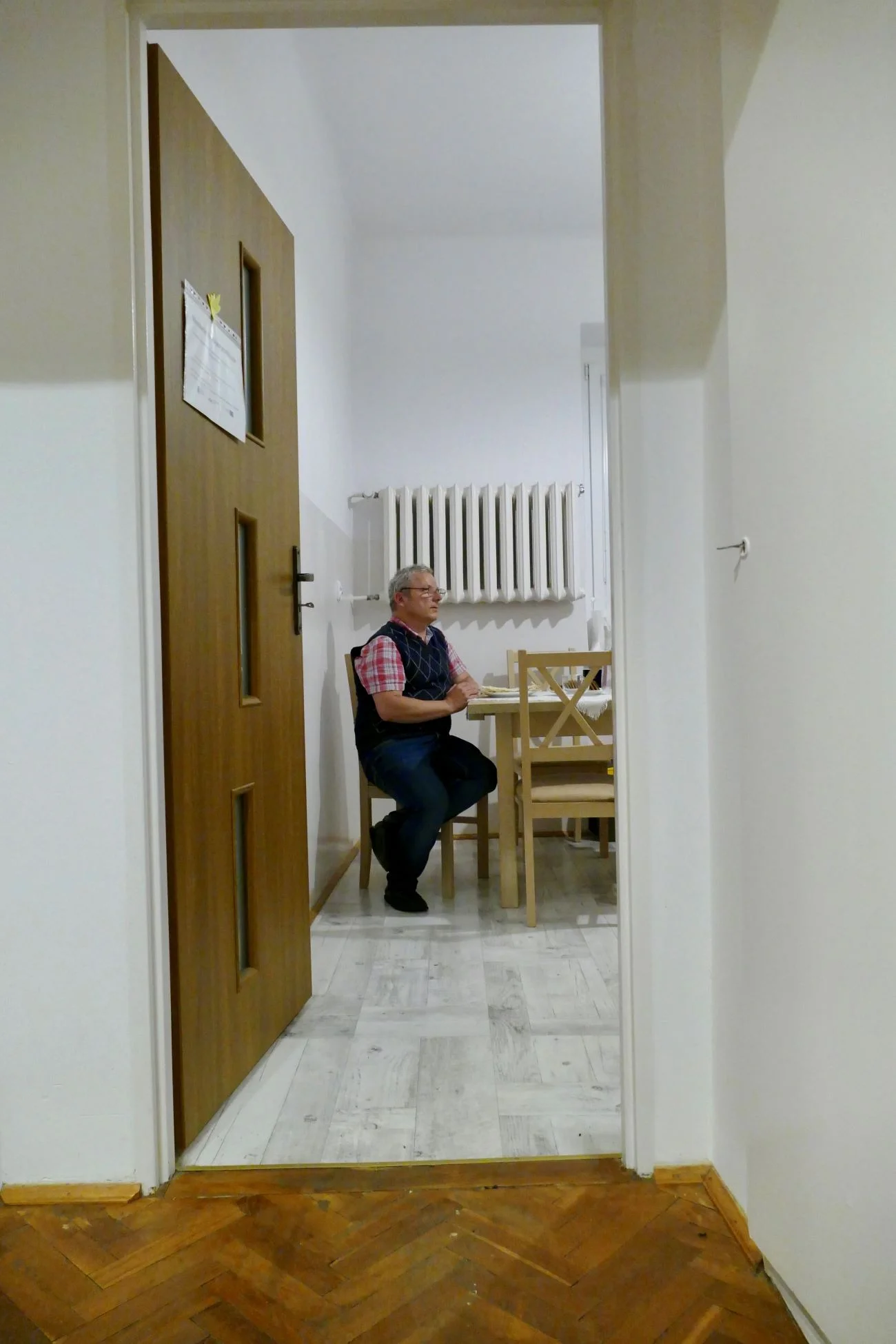 Wiktoryn pracuje w klinice. Tak mówi. Krótko, familiarnie.
