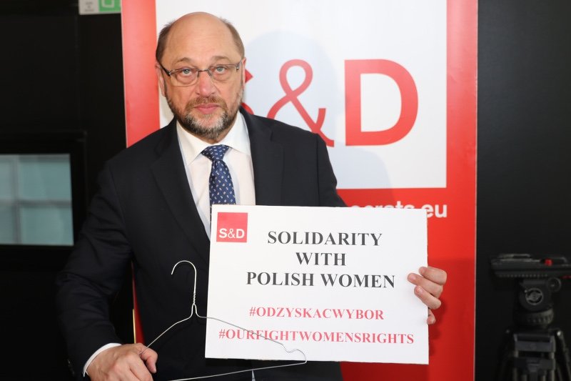 Martin Schulz popiera prawo kobiet w Polsce do przerwania niechcianej ciąży.