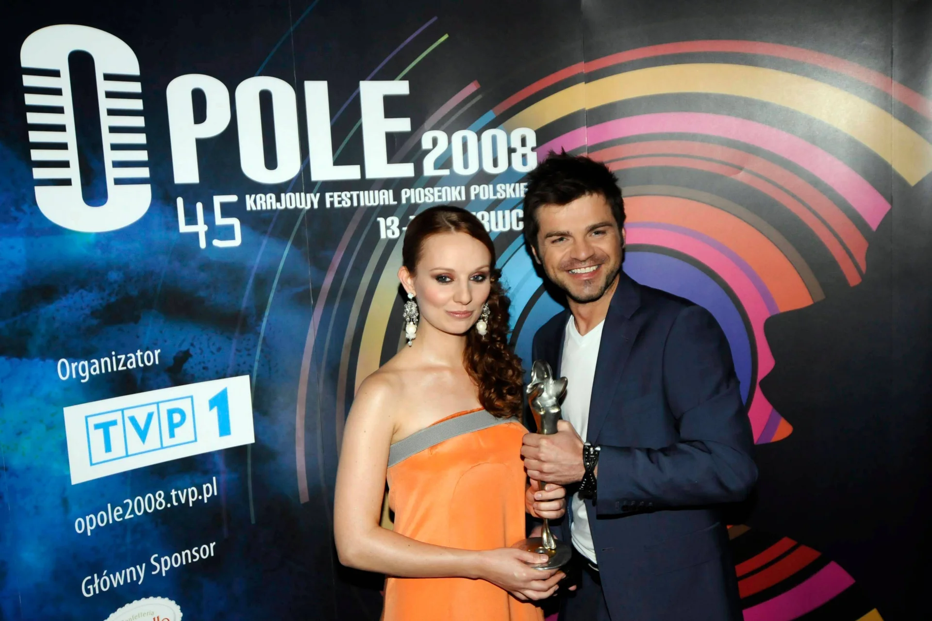 Łukasz Zagrobelny z Eweliną Flintą po odebraniu nagród za SUPER JEDYNKI na Festiwalu w Opolu w 2008