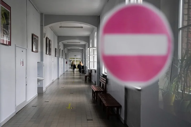Nie żyje 20-latek, który chorował na covid-19.