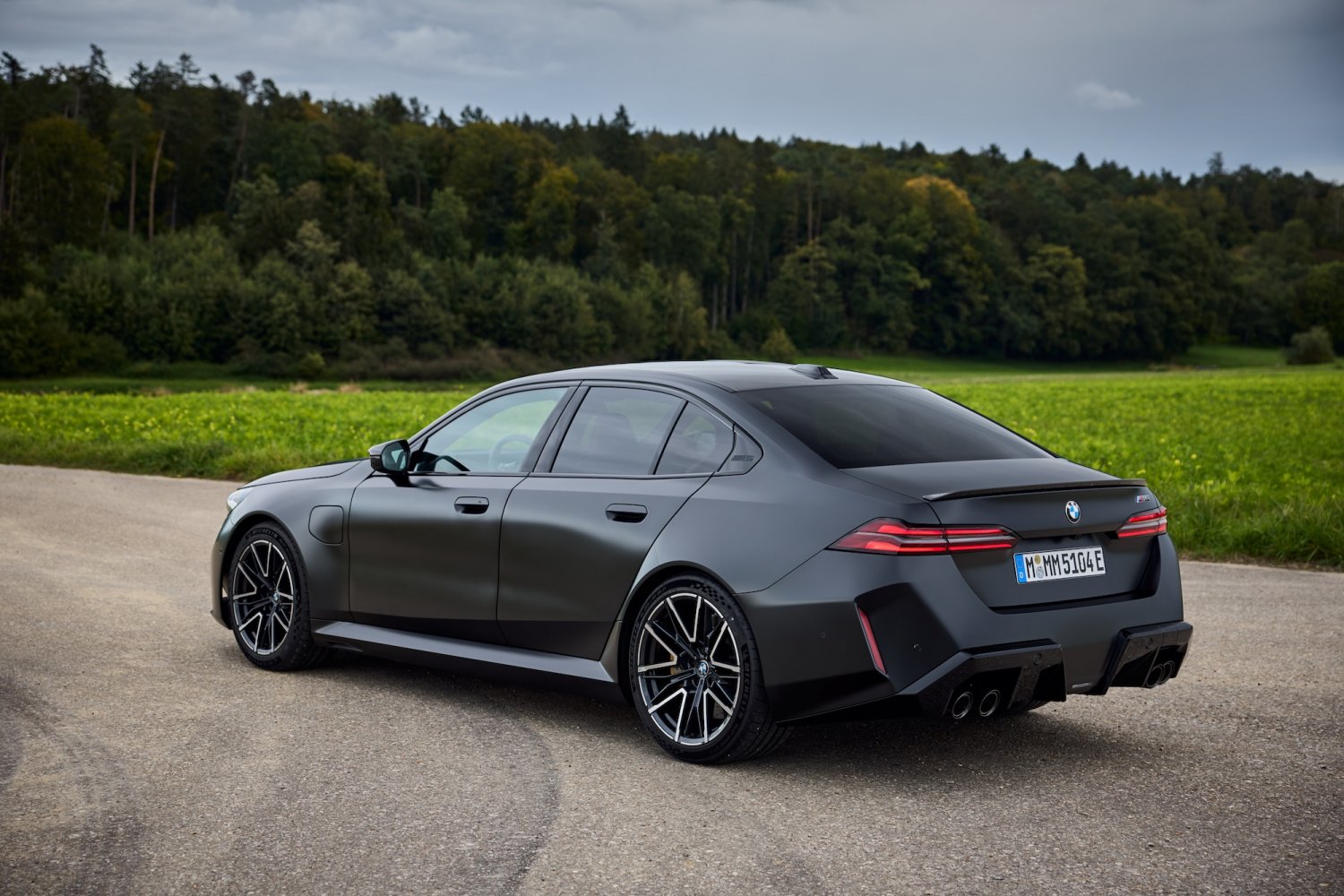 Nowe BMW M5 ma brutalne osiągi i zadziorny design. Zaskoczyło mnie już na pierwszych zakrętach