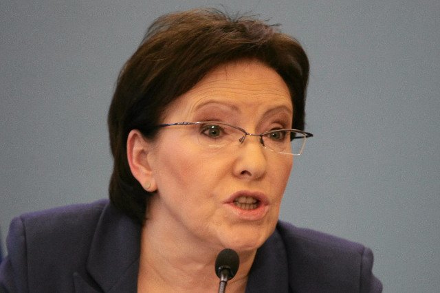 Premier Ewa Kopacz uważa, że Jarosław Kaczyński po raz kolejny chce rządzić z tylnego siedzenia