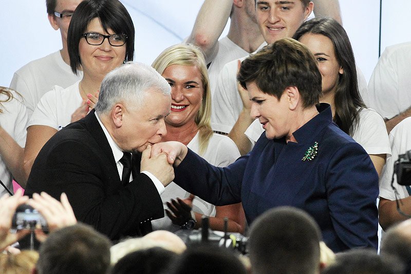 W PiS mówią, że prawdziwe relacje między Beatą Szydło a Jarosławem Kaczyńskim są "toksyczne".