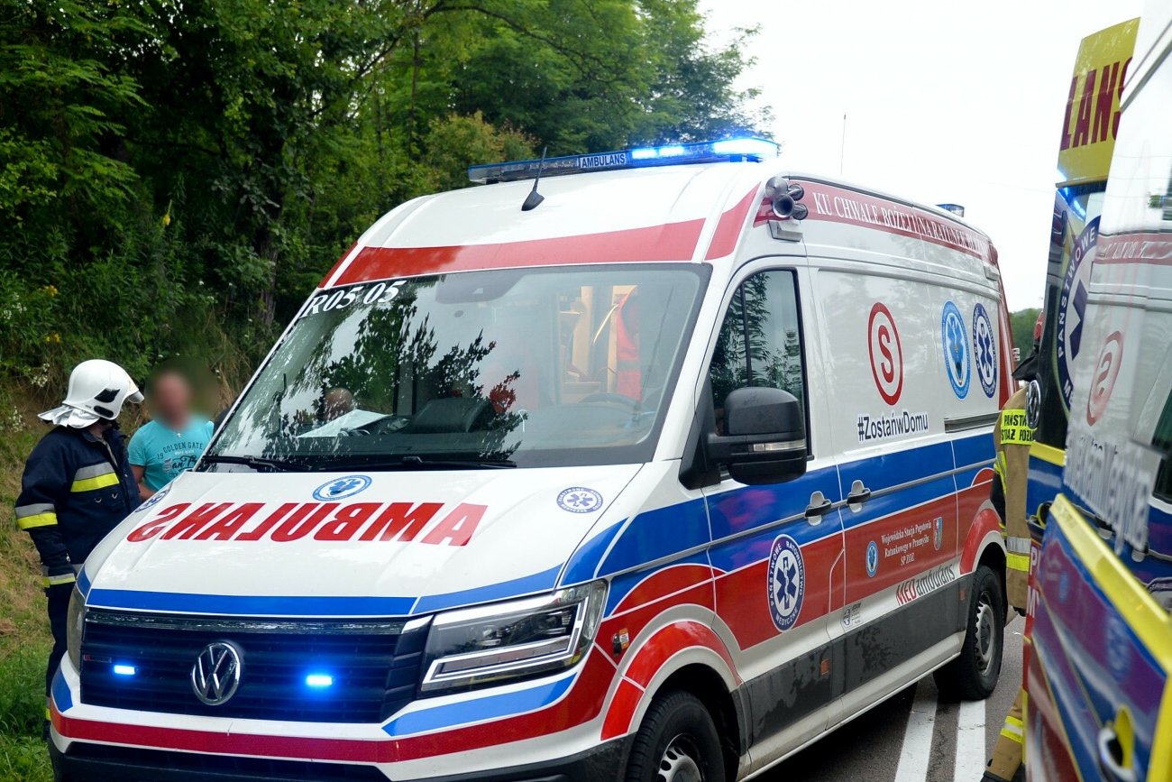 Poważny wypadek niedaleko Chełma. Ciężarówka zderzyła się z autokarem, którym podróżowały dzieci