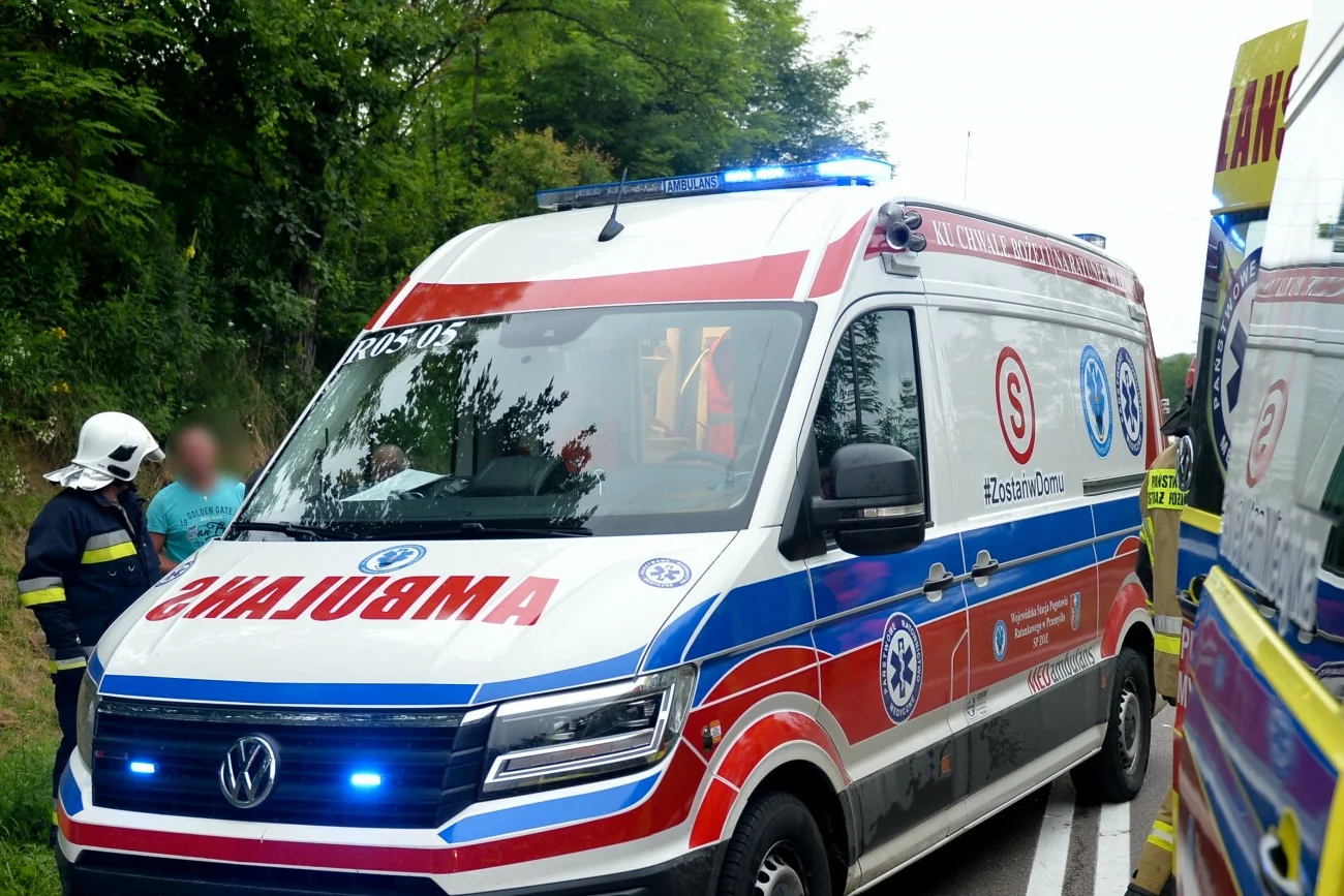 Poważny wypadek niedaleko Chełma. Ciężarówka zderzyła się z autokarem, którym podróżowały dzieci
